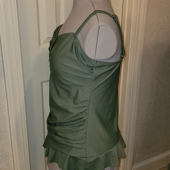 Hilor Tankini Retro Ruched Swimsuit Top with Ruffled Peplum Hem New Without Tag - Picture 6 of 12